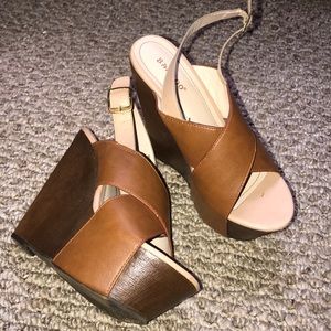 Camel wedges